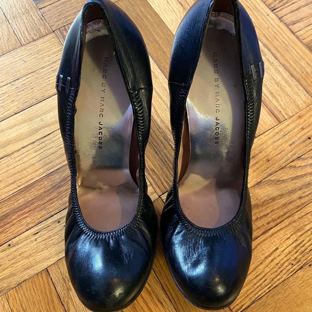 Marc by Marc Jacob’s Black Ruched Pumps